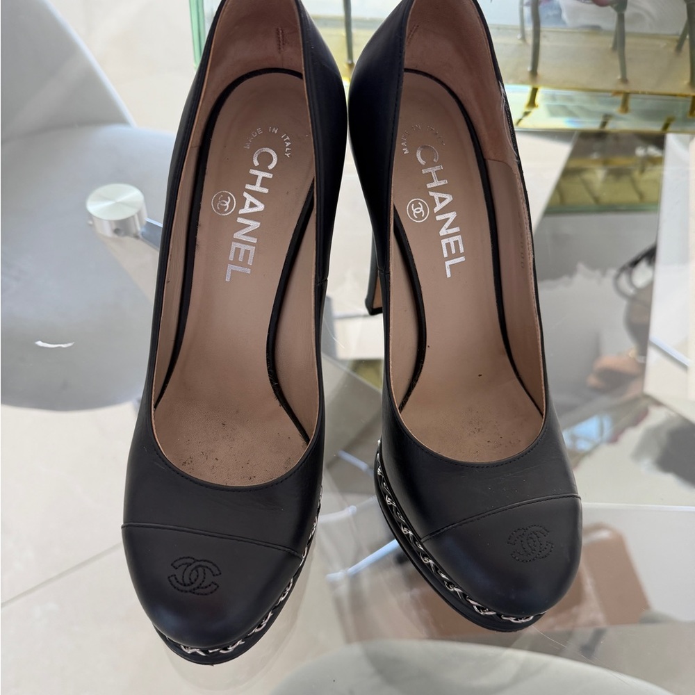 Chanel Black Leather Platform Pumps w/ Chain Trim & CC Logo – Classic Heels
